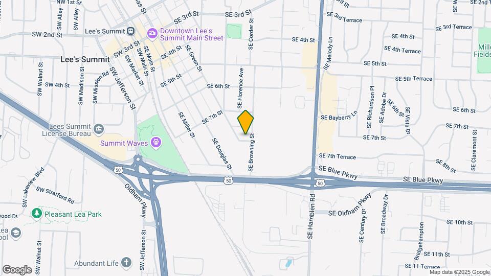 302 SE 8th St Map and Location Details