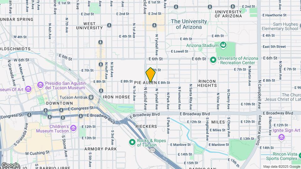 824 E 8th St Map and Location Details