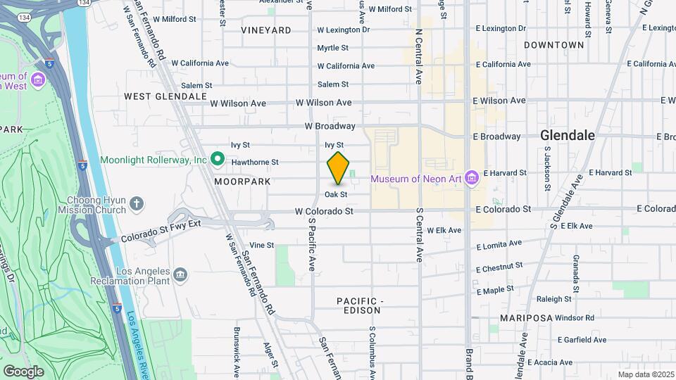 445 Oak St Map and Location Details