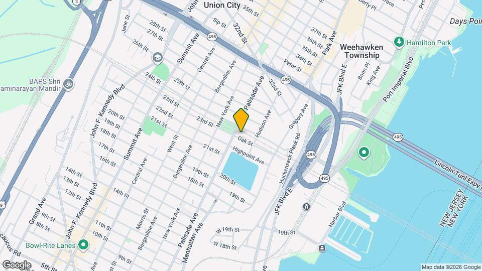 224 Oak St Map and Location Details
