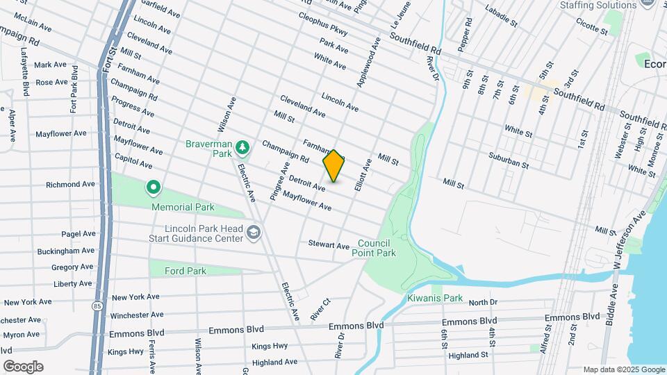 560 Detroit Ave Map and Location Details