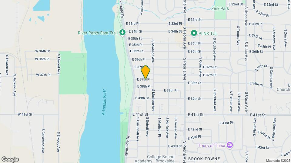 932 E 37th Pl Map and Location Details
