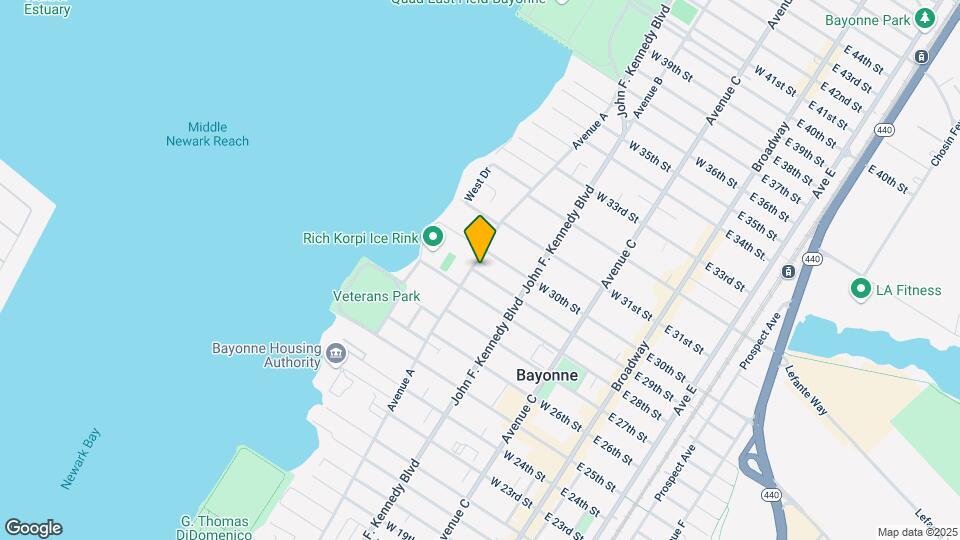 672-674 Avenue A Mapa y Detalles de la Ubicación