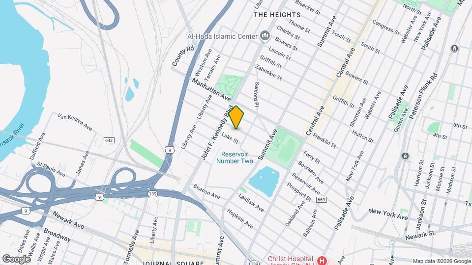 67 Carlton Ave Map and Location Details