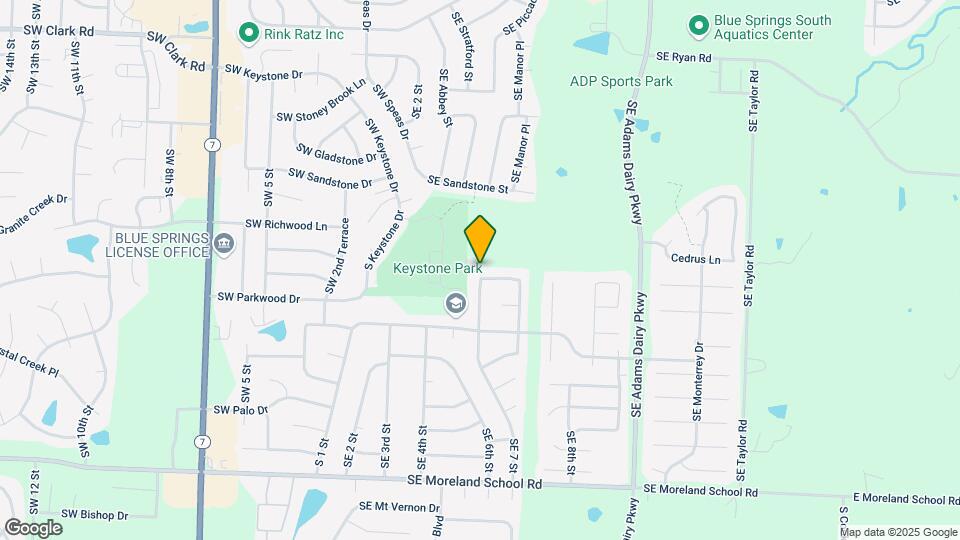 701 SE Redwood Ln Map and Location Details