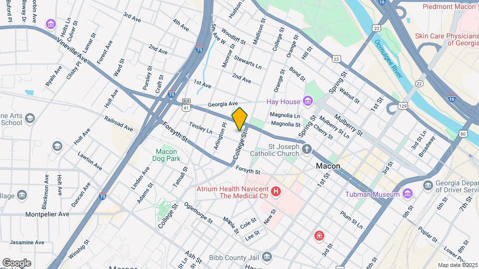 561 College St Mapa y Detalles de la Ubicación