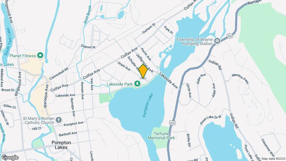 579 Lakeside Ave Map and Location Details