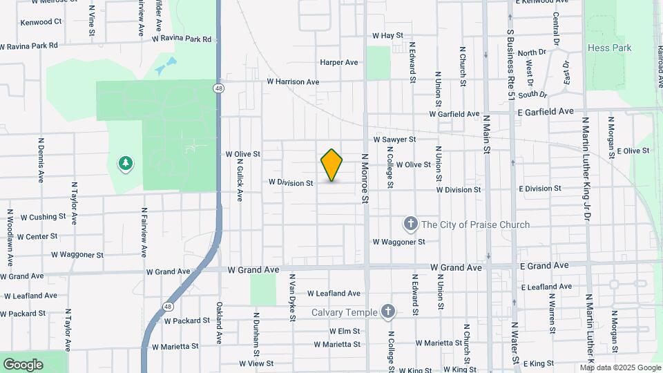 735 W Division St Map and Location Details