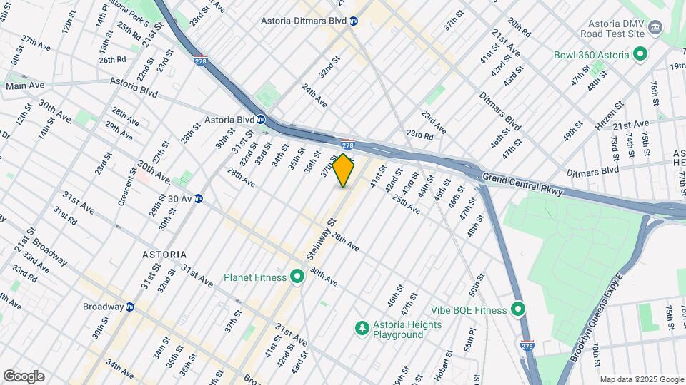 2534 Steinway St Mapa y Detalles de la Ubicación
