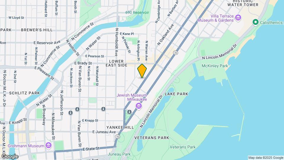 1573 N Farwell Ave Map and Location Details