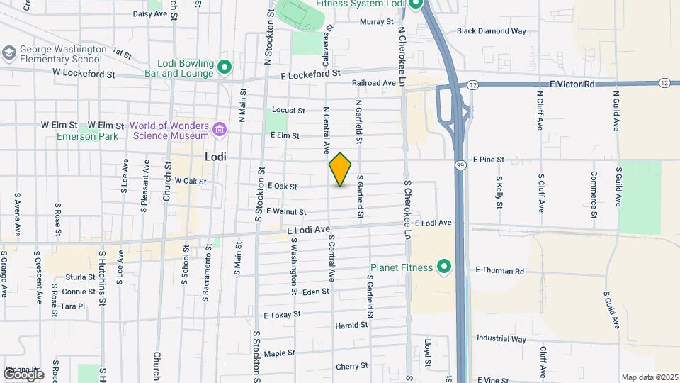 412 E Oak St Map and Location Details