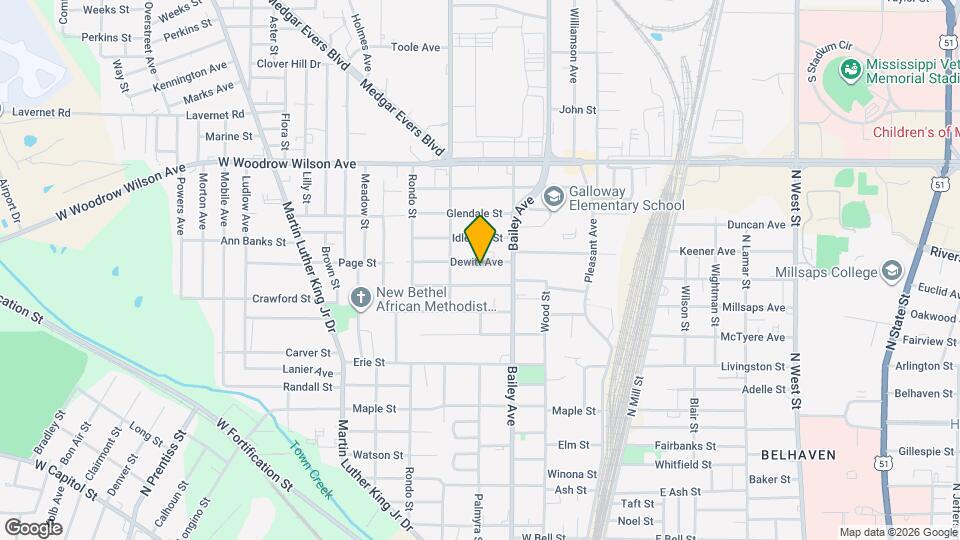 335 Dewitt Ave Mapa y Detalles de la Ubicación