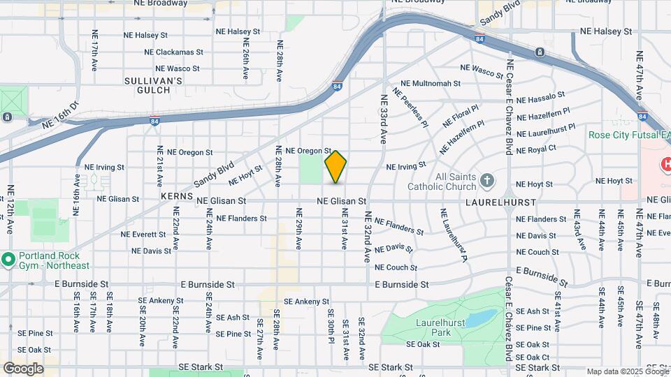 3038 NE Hoyt St Map and Location Details