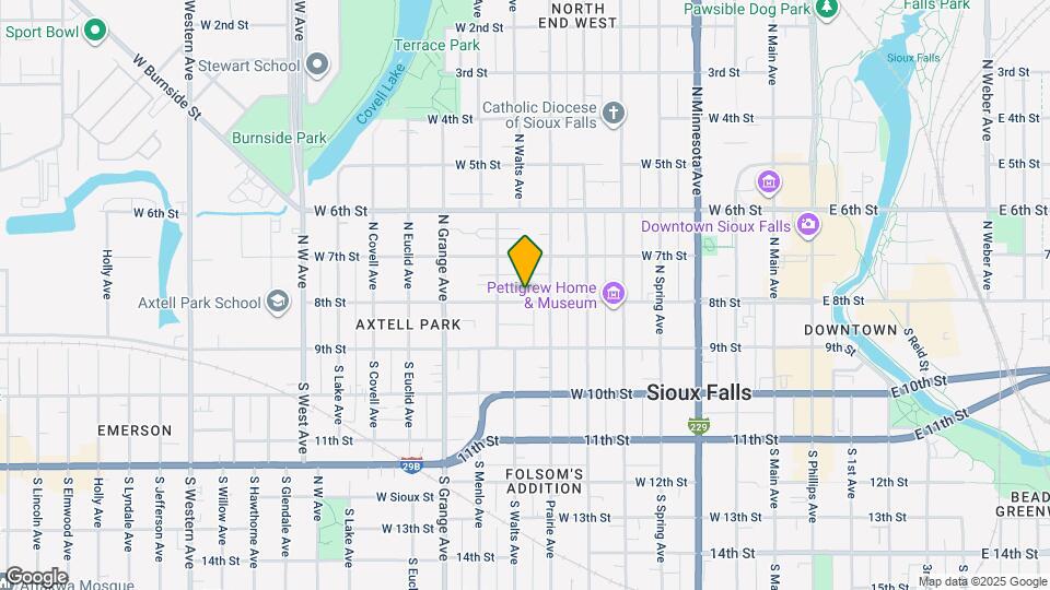822 W 8th St Map and Location Details