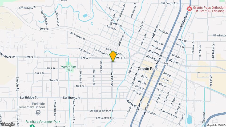 303 SW Pine St Map and Location Details