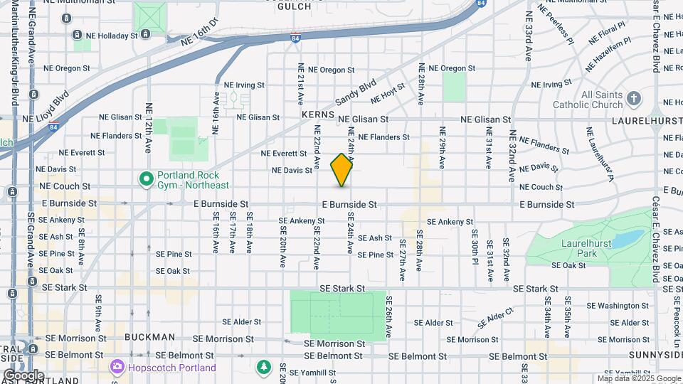 2314 NE Couch St Mapa y Detalles de la Ubicación