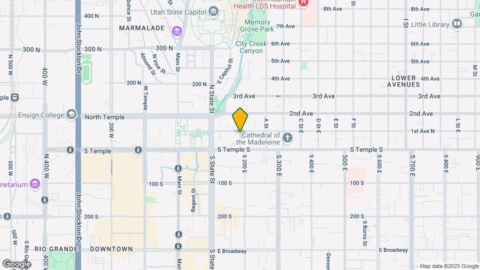 136 E 1st Ave Mapa y Detalles de la Ubicación