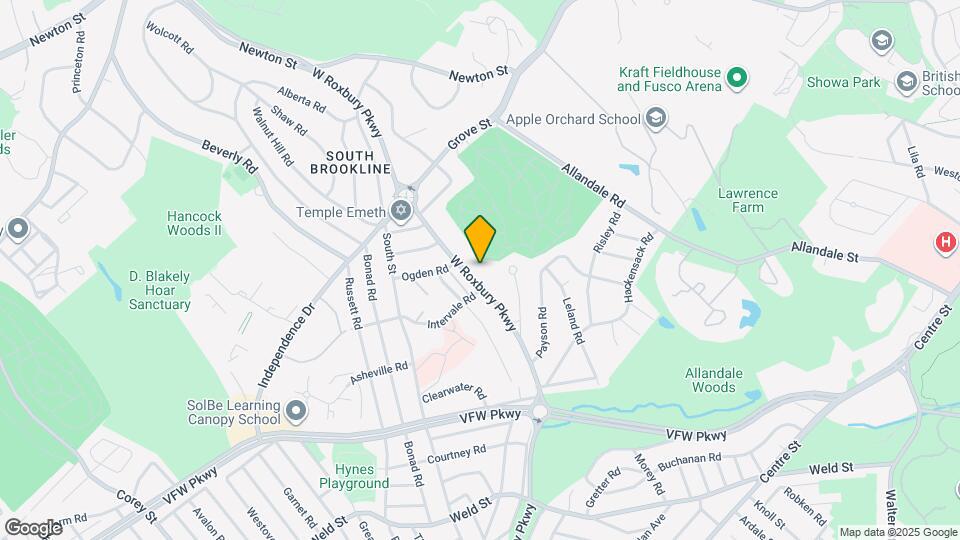 901 W Roxbury Pky Map and Location Details