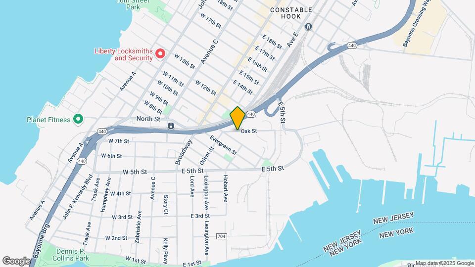 12 Oak St Mapa y Detalles de la Ubicación