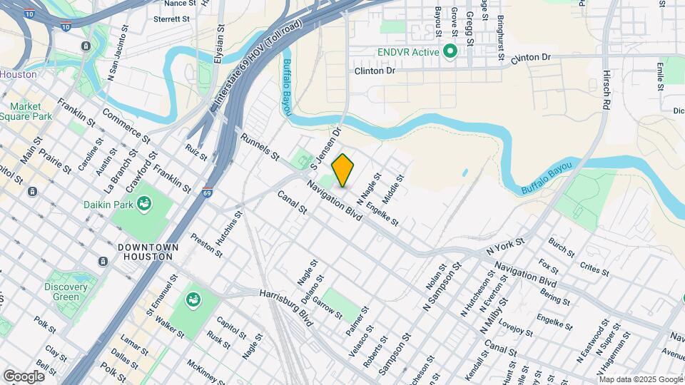 305 N Live Oak St Map and Location Details