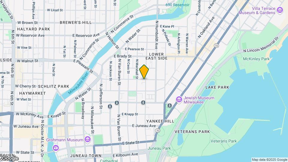 1547 N Astor St Map and Location Details