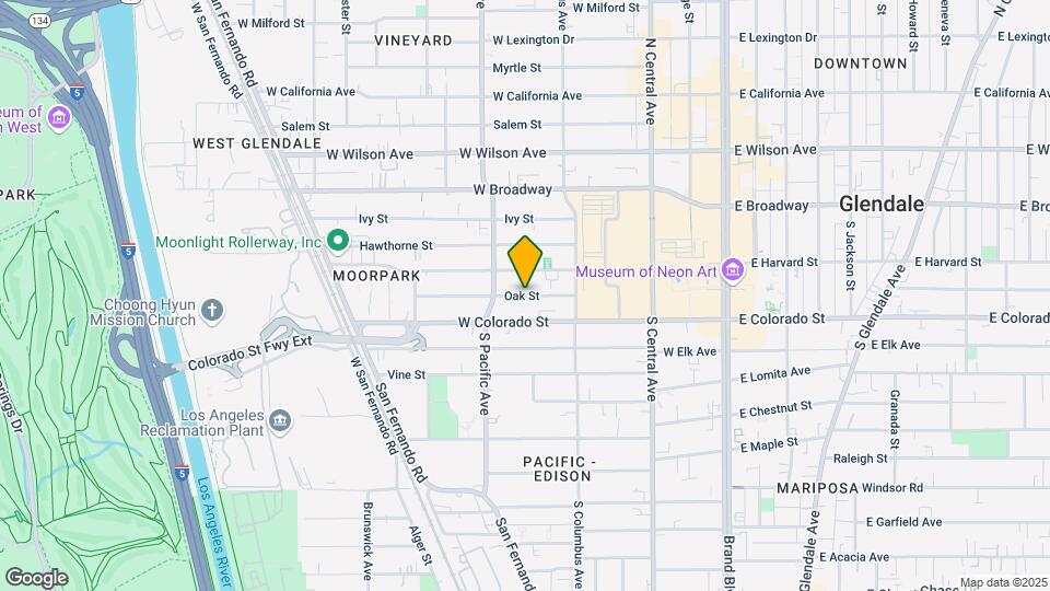 465 Oak St Map and Location Details