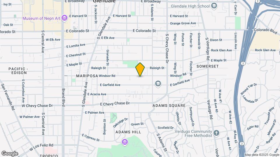 910 E Windsor Rd Mapa y Detalles de la Ubicación