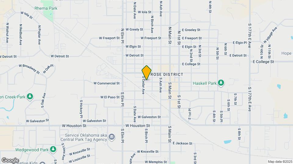 319 W Commercial St Map and Location Details