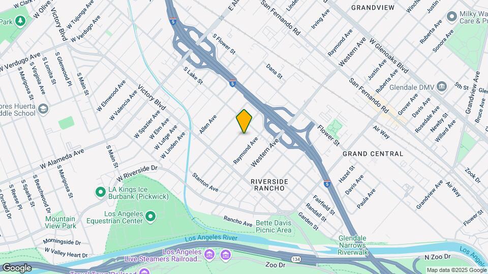 420 Thompson Ave Mapa y Detalles de la Ubicación
