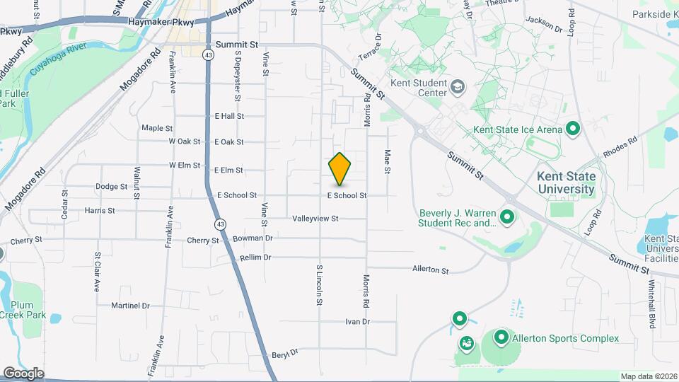 541 E School St Map and Location Details