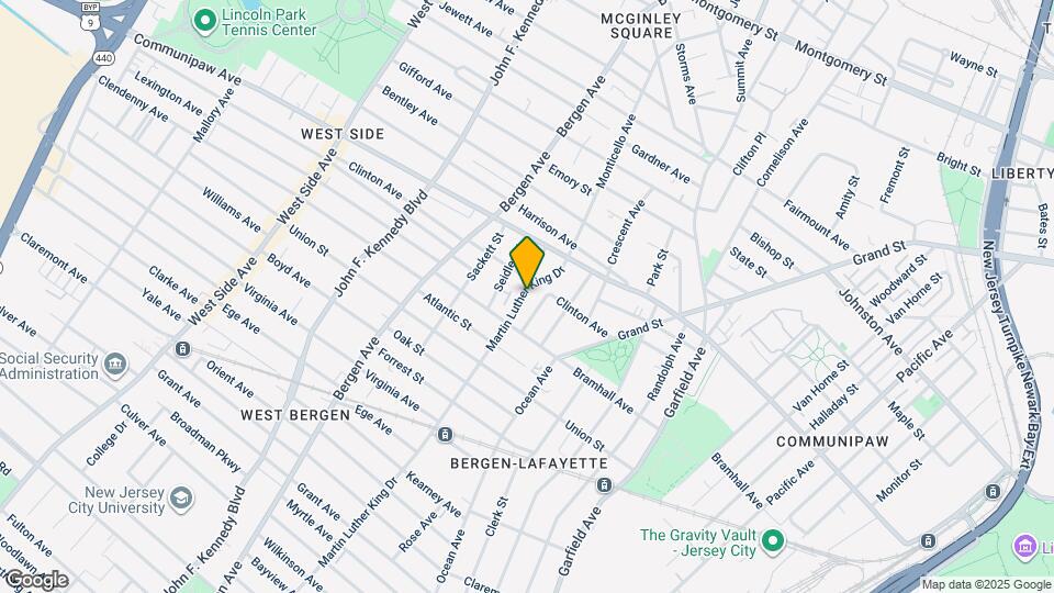 352 WOODLAWN Ave Map and Location Details