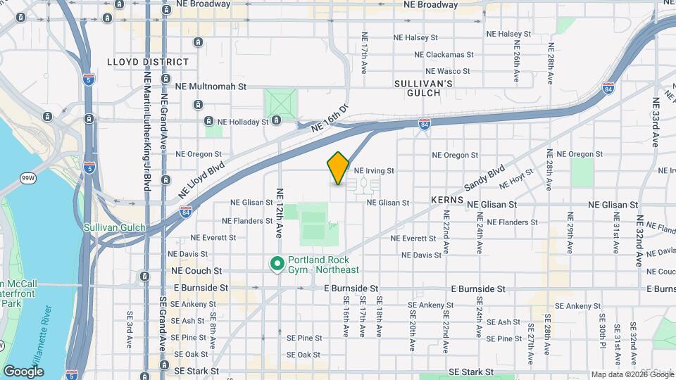 1500 NE Irving St Mapa y Detalles de la Ubicación