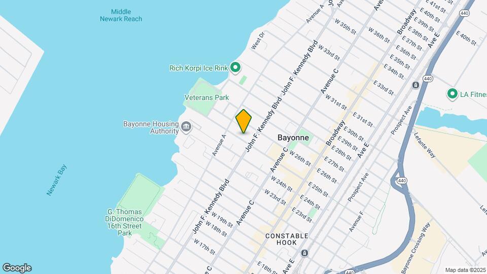 121-123-123 W 25th St Map and Location Details