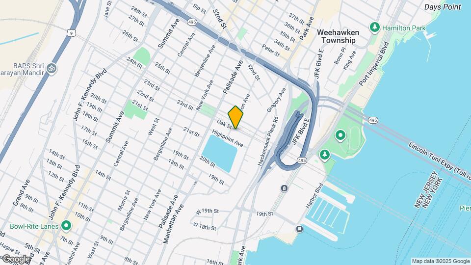 133 Oak St Map and Location Details