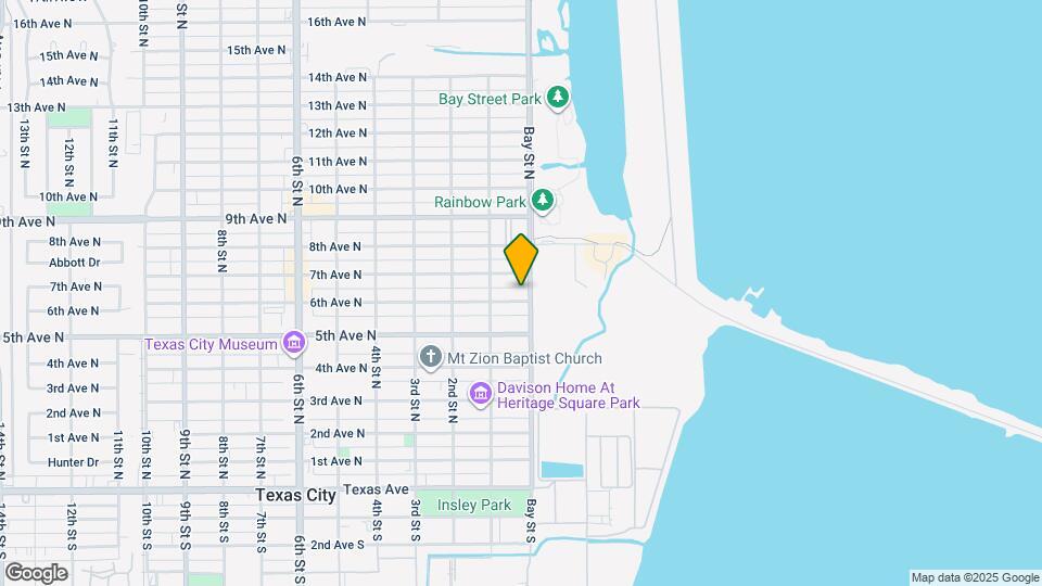 605 Bay St N Map and Location Details