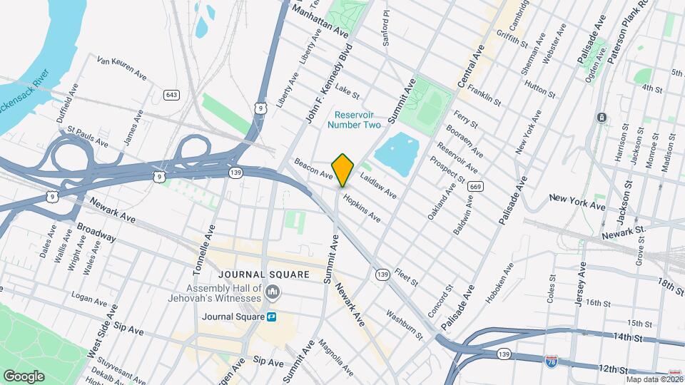 682 Summit Ave Map and Location Details