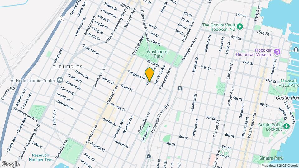 322 Webster Ave Map and Location Details