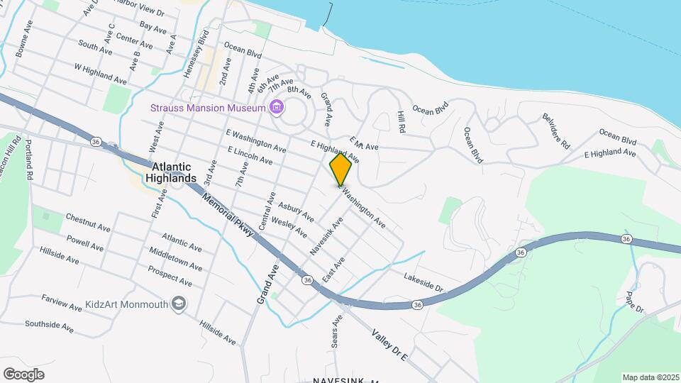 131 E Washington Ave Map and Location Details