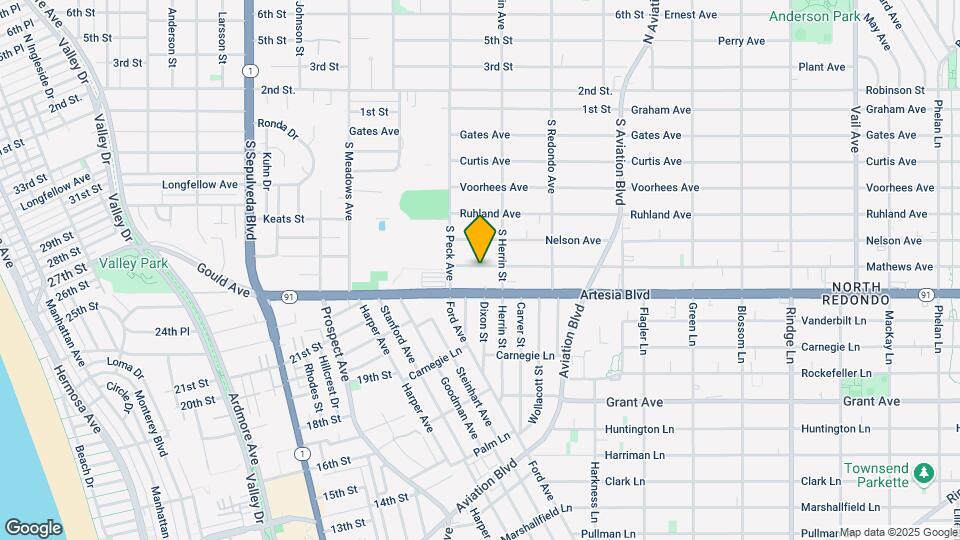 1534 Mathews Ave Map and Location Details