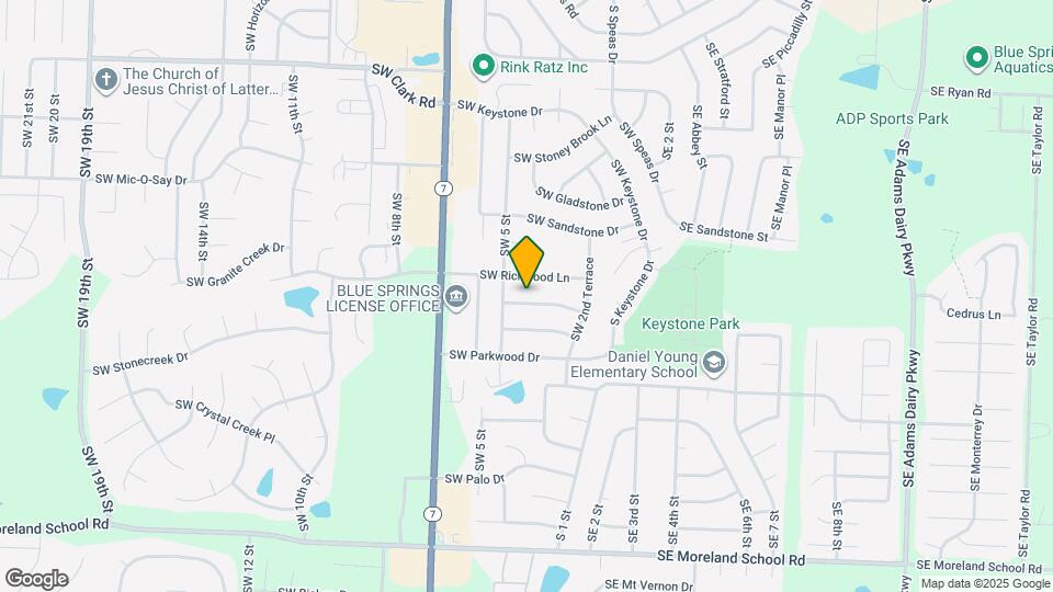 405 SW Redwood Dr Map and Location Details