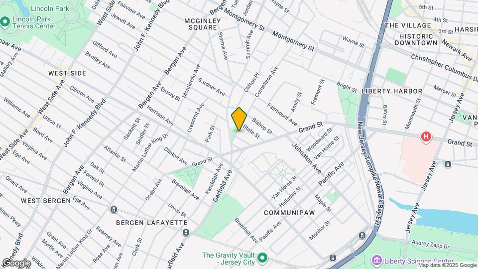 40 Westervelt Pl Map and Location Details