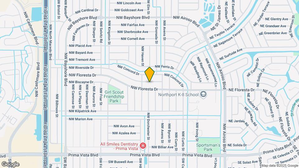 462 NW Riverside Dr Map and Location Details