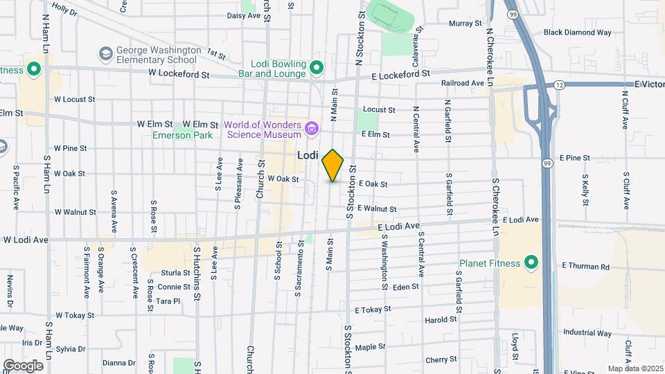 100 E Oak St Mapa y Detalles de la Ubicación