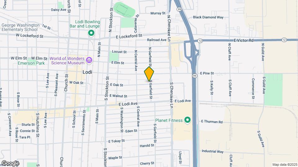437 E Oak St Map and Location Details