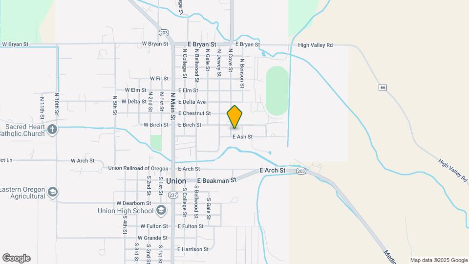 599 E Ash St Map and Location Details