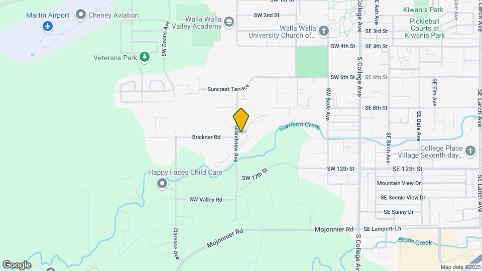 995 Grandview Ave, Unit Main House 2 Bed with Den Map and Location Details