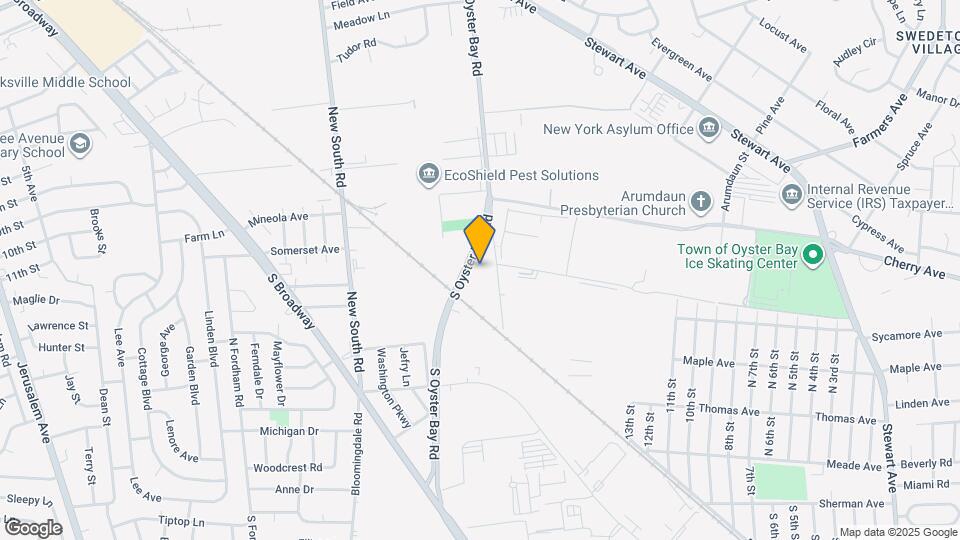 Cambridge Court at Hicksville Apartments and Nearby Bethpage Apartments