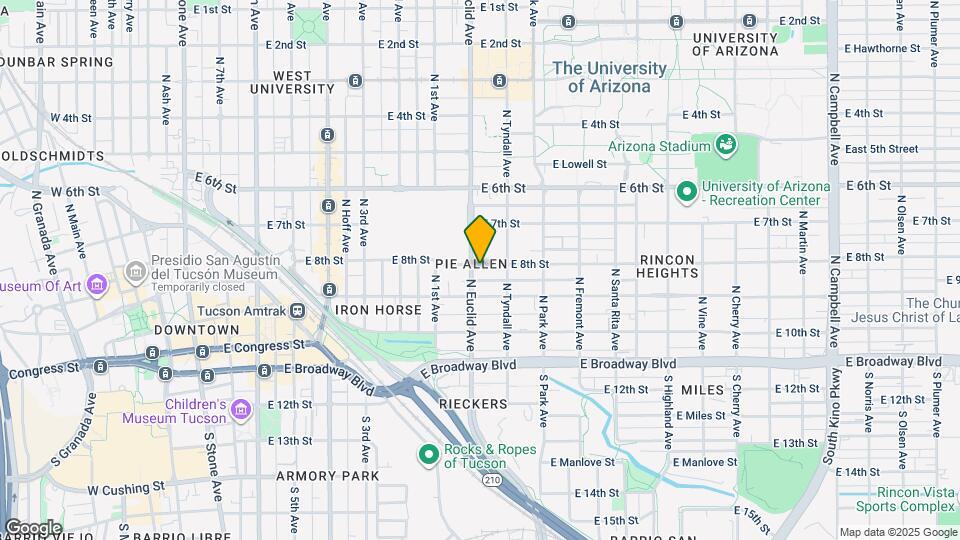 812 E 8th St Map and Location Details