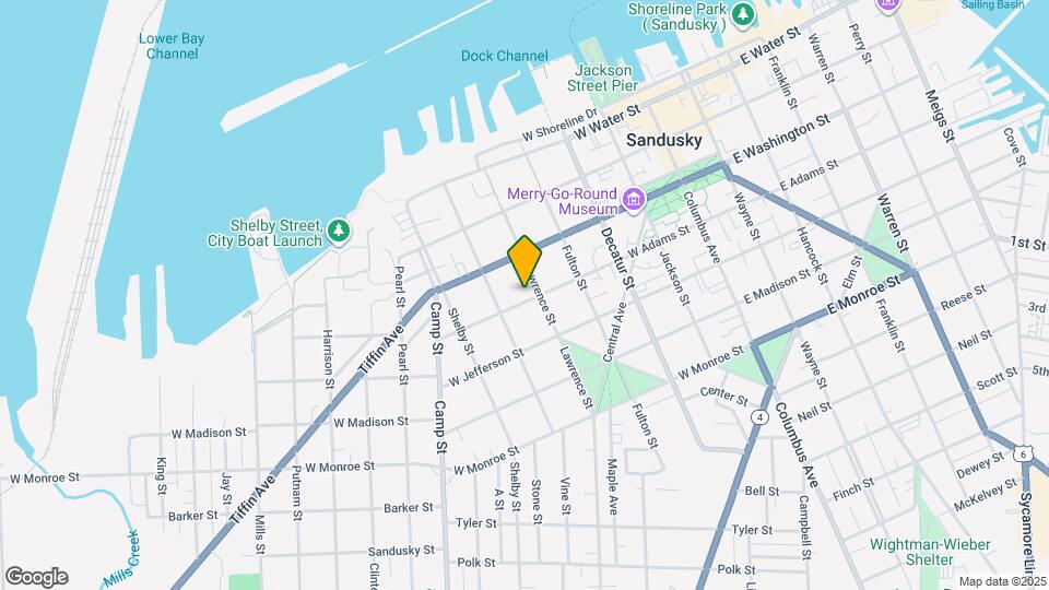 909 W Adams St Map and Location Details