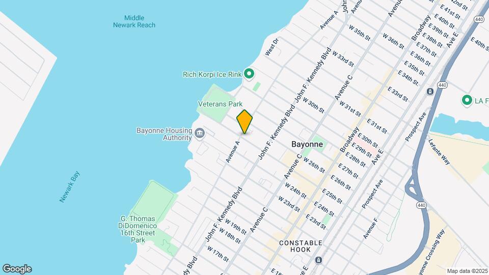588 Avenue A Mapa y Detalles de la Ubicación